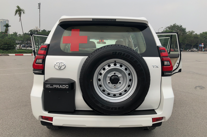 xe cứu thương toyota land cruiser 