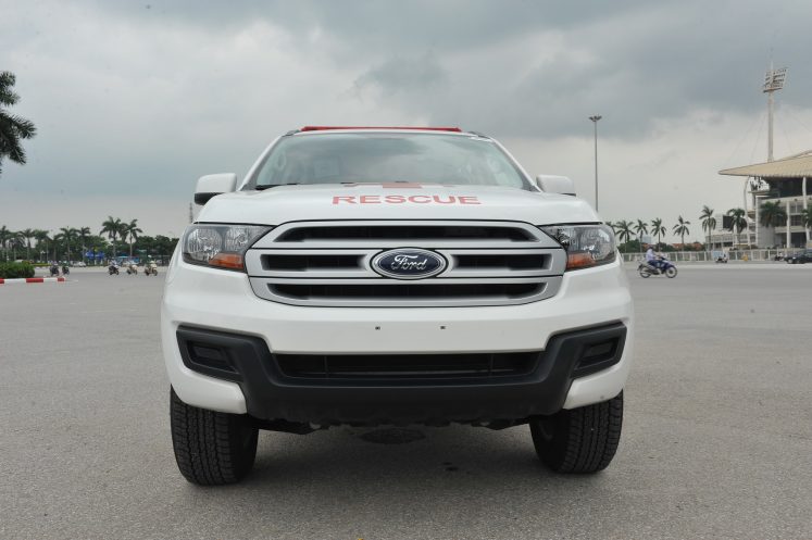 xe cứu thương ford everest