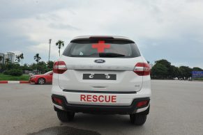 xe cứu thương ford everest