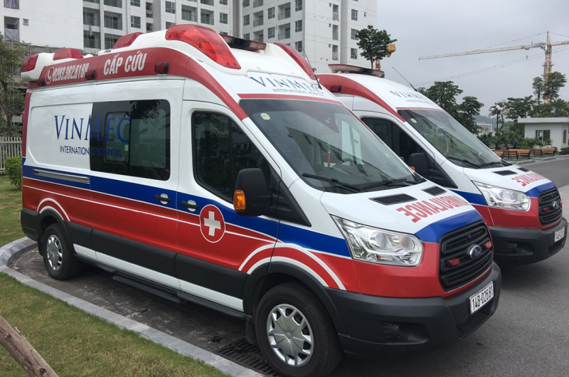 xe cứu thương ford transit classic