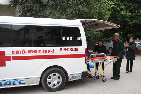 xe cứu thương chở bệnh nhân miễn phí