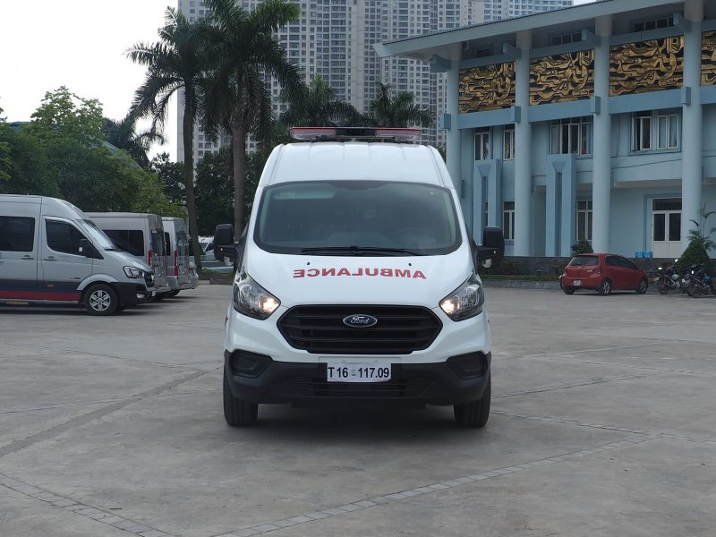 xe cuu thuong ford transit custom 